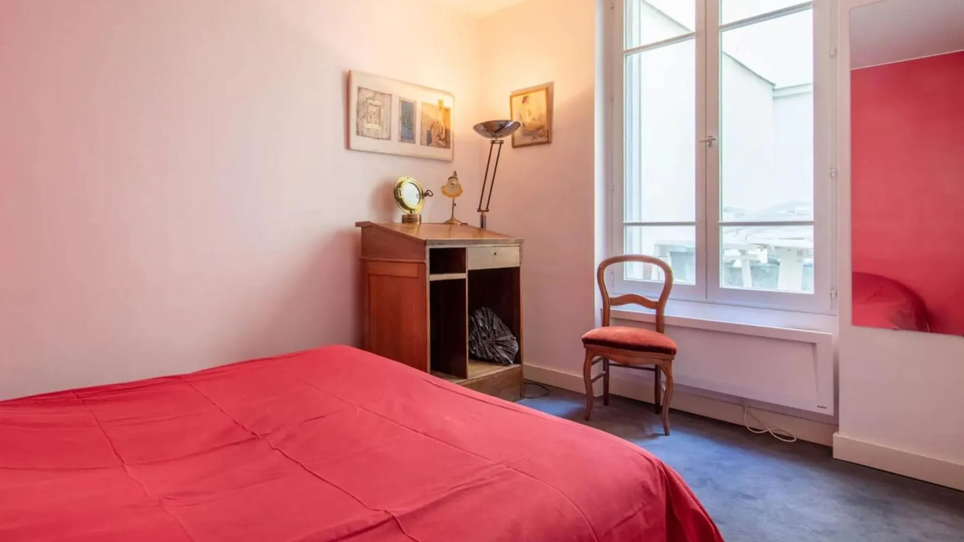 Spacious 1 Bedroom Apartment In Paris contacts