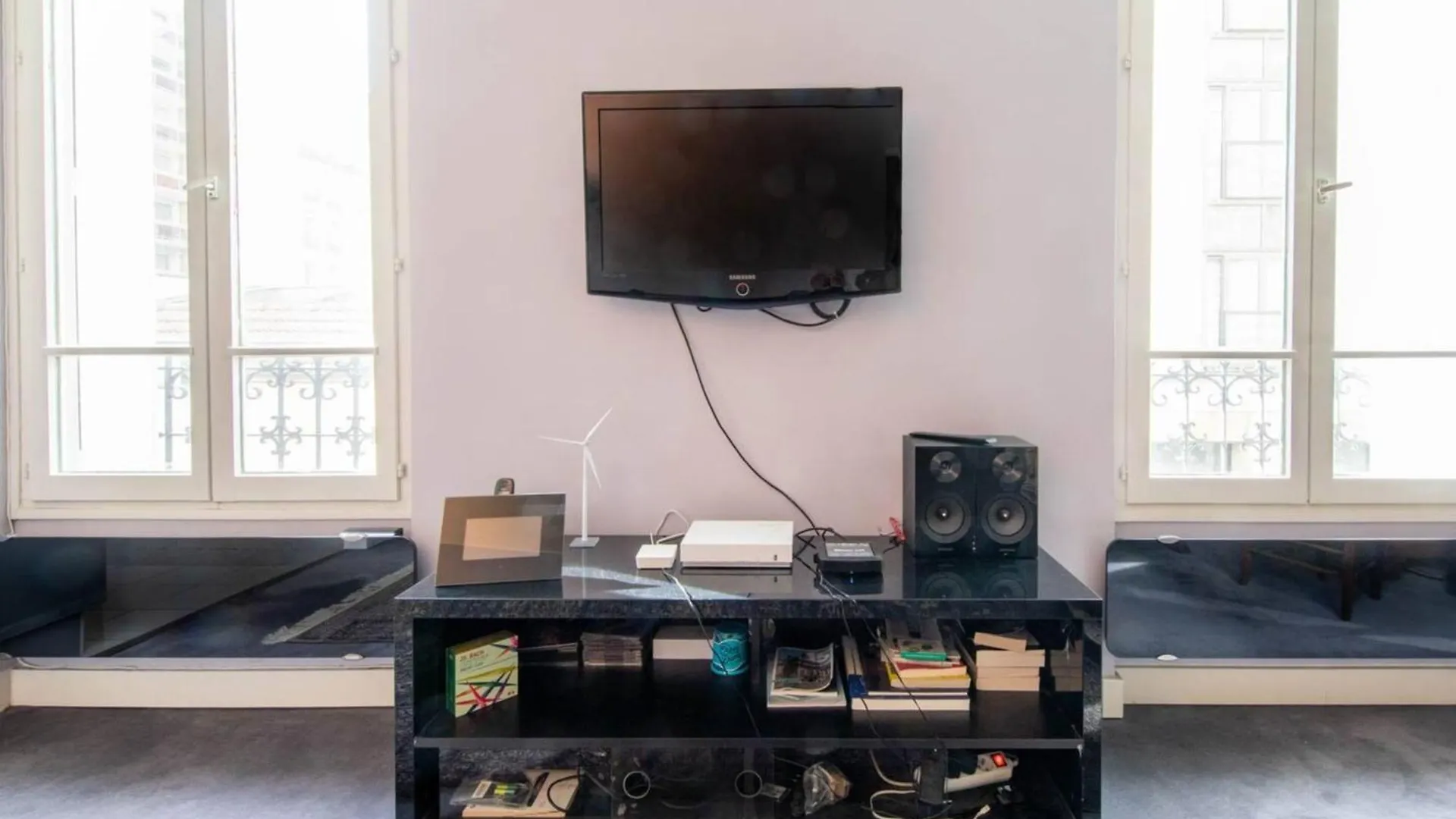 Spacious 1 Bedroom Apartment In Paris